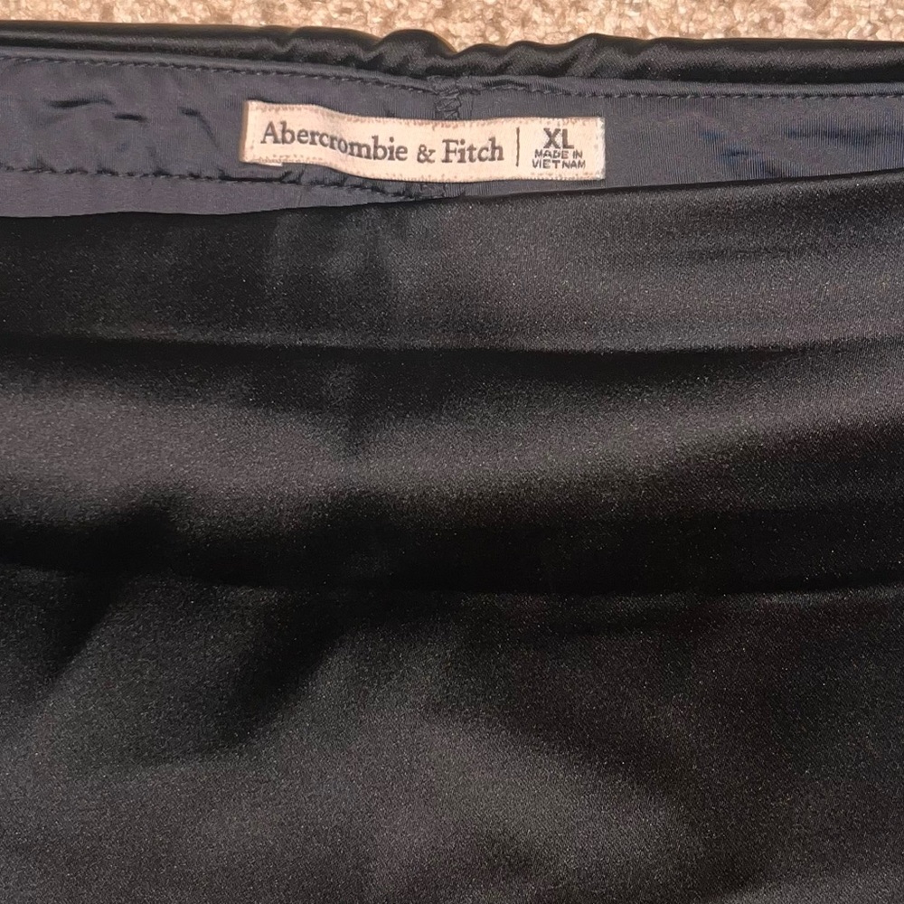 Abercrombie & Fitch Black Mini Skirt - Picture 4 of 4